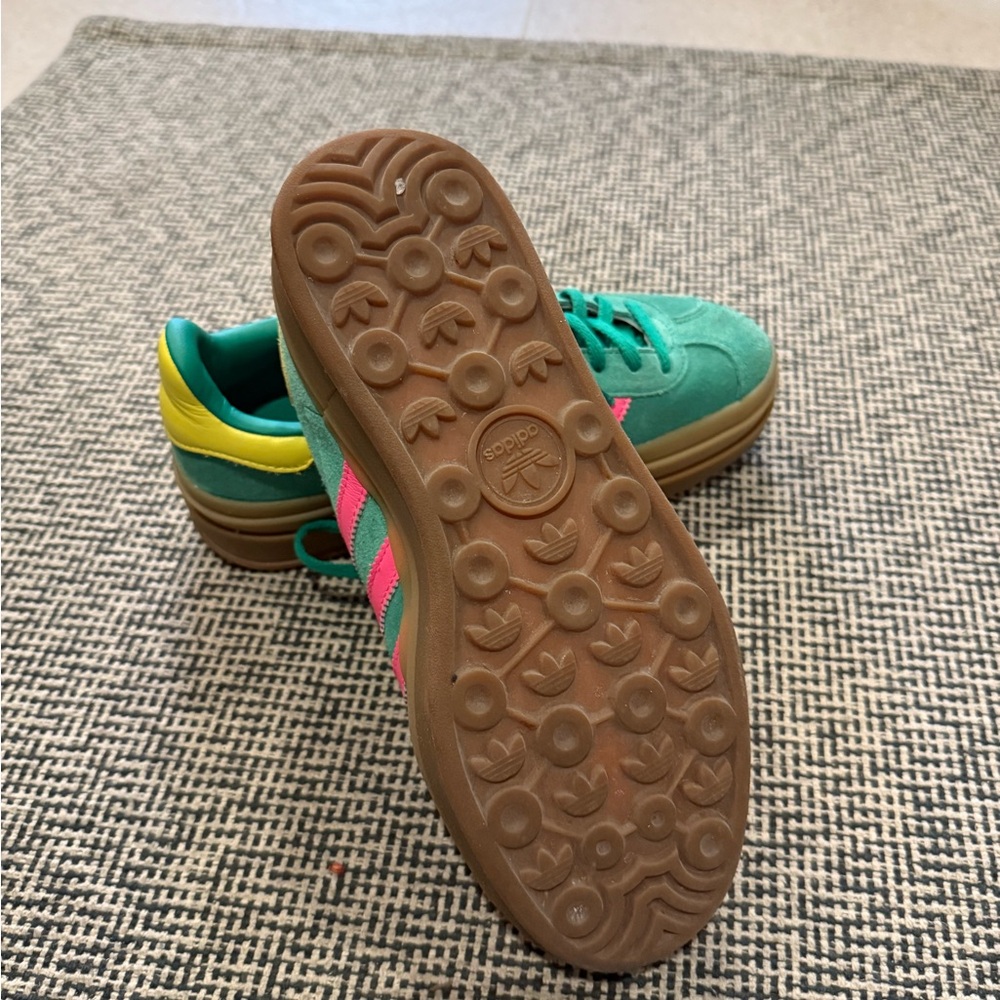 Adidas Green Sneakers with Pink Stripes - Picture 5 of 5